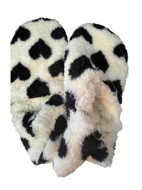 #51 FLASH SALE Heart Cozy Slipper Socks with Grippers*Size M/L (8-10)